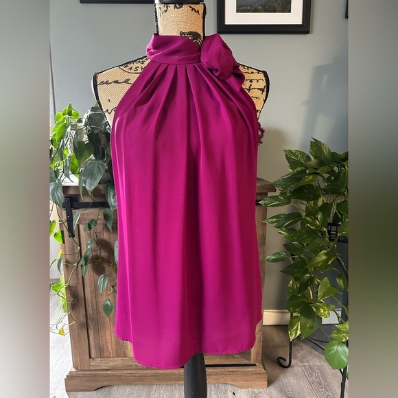 Express Tops - Express Magenta Sleeveless Blouse. Size Small.